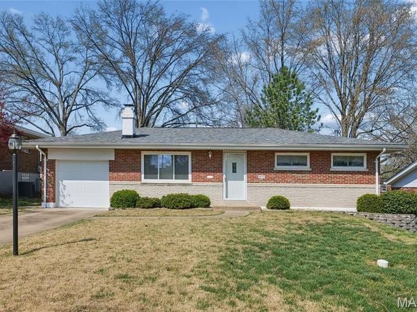 9835 Ridgely Lane, St Louis, MO 63123
