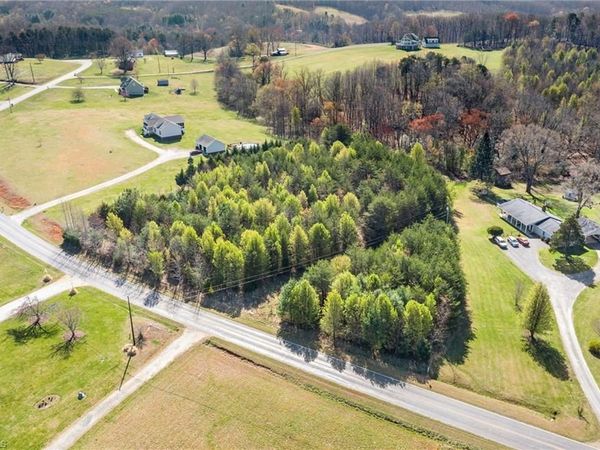 000 Holly Springs Road , Mount Airy, NC 27030