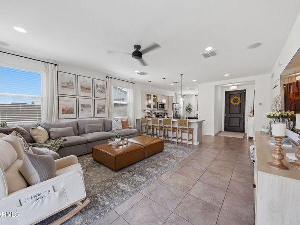 12430 W VISTA Avenue, Glendale, AZ 85307