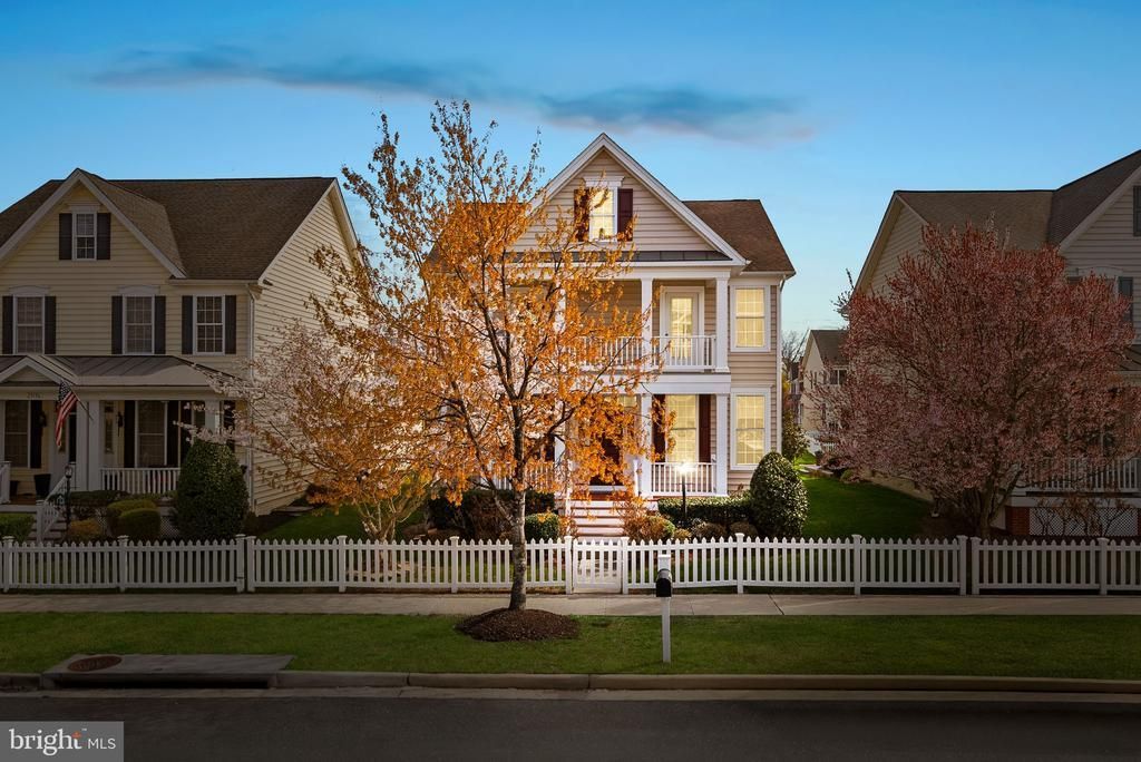 25160 Riding Center Drive, Chantilly, VA 20152 Main Photo