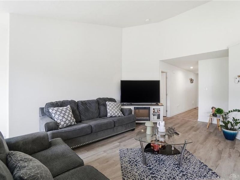 6033 Boxelder Drive, Tipp City, OH 45371 Photo 8