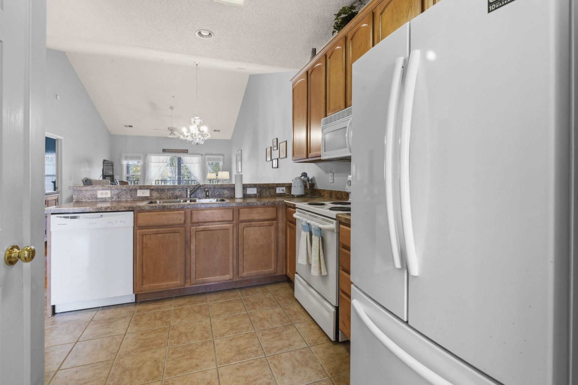 5864 Longwood Dr. Photo 4