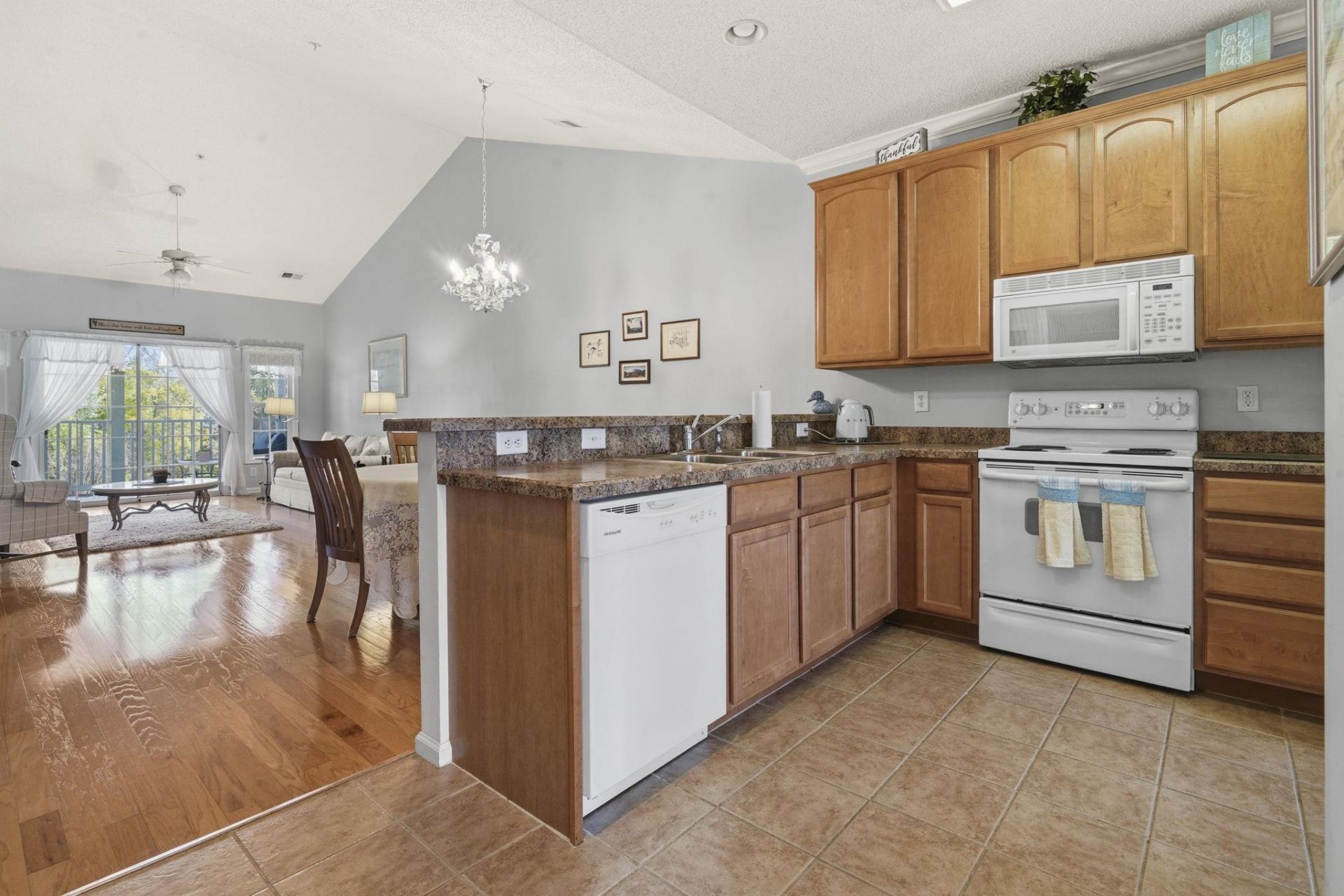 5864 Longwood Dr. Photo 5