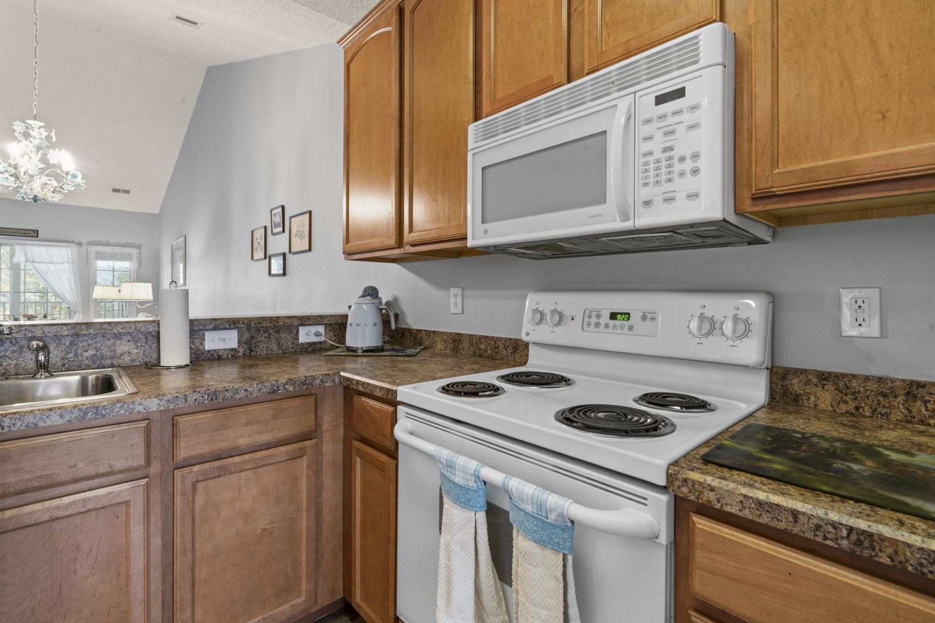 5864 Longwood Dr. Photo 8
