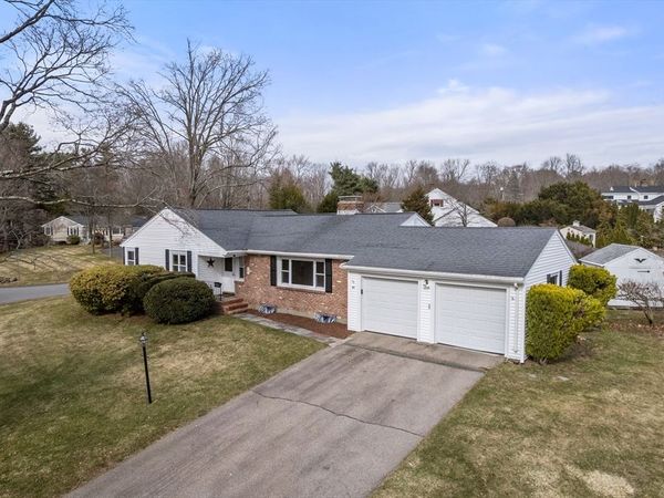 41 Country Ln, Westwood, MA 02090