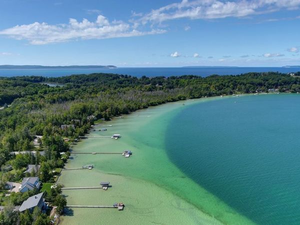 4537 Duck Lake Road E, Lake Leelanau, MI 49653