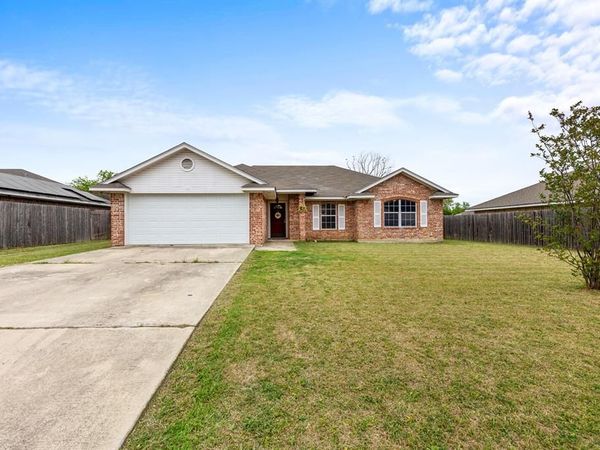 113 Bobcat Drive, Lacy Lakeview, TX 76705