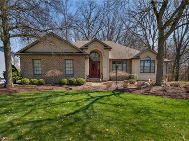 101 Pin Oak Place, Campbell, OH 44405