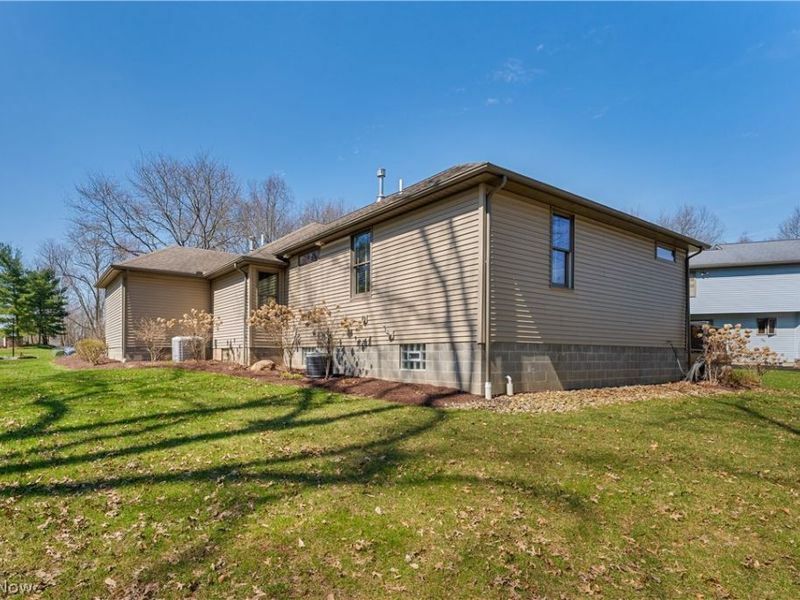 101 Pin Oak Place, Campbell, OH 44405 Photo 43