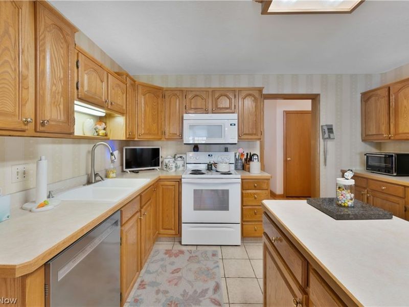 101 Pin Oak Place, Campbell, OH 44405 Photo 8