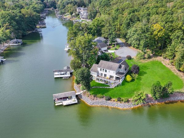 544 Woodbrook RD, Moneta, VA 24121