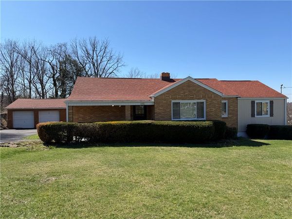 885 E Hill Dr , New Kensington, PA 15068