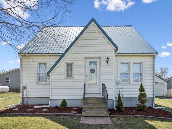 2140 Norwood St, Reinbeck, IA 50669