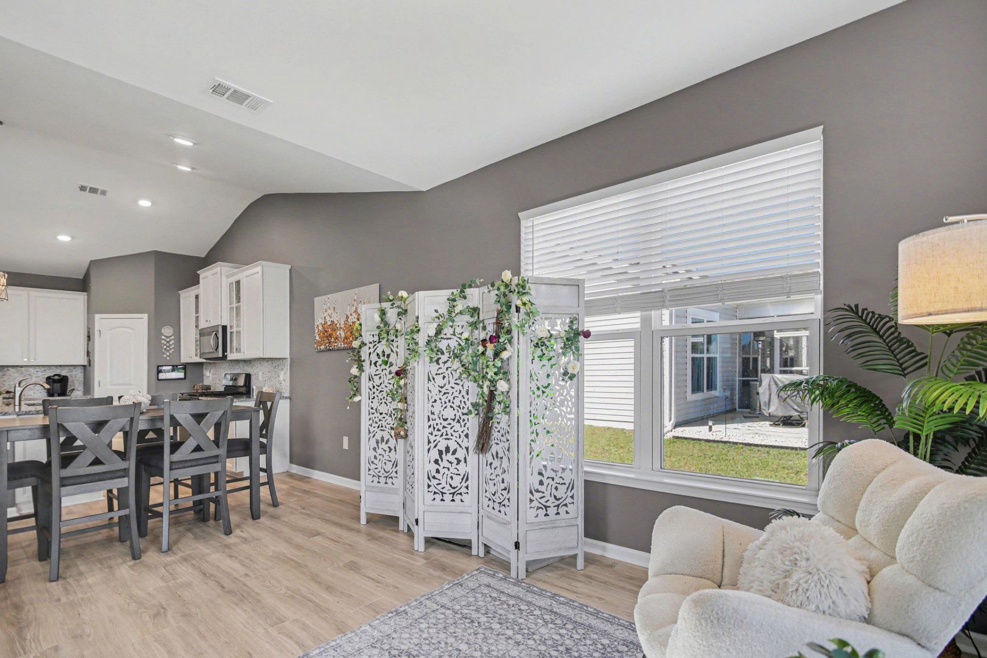 5020 Vinesia Dr. Photo 10