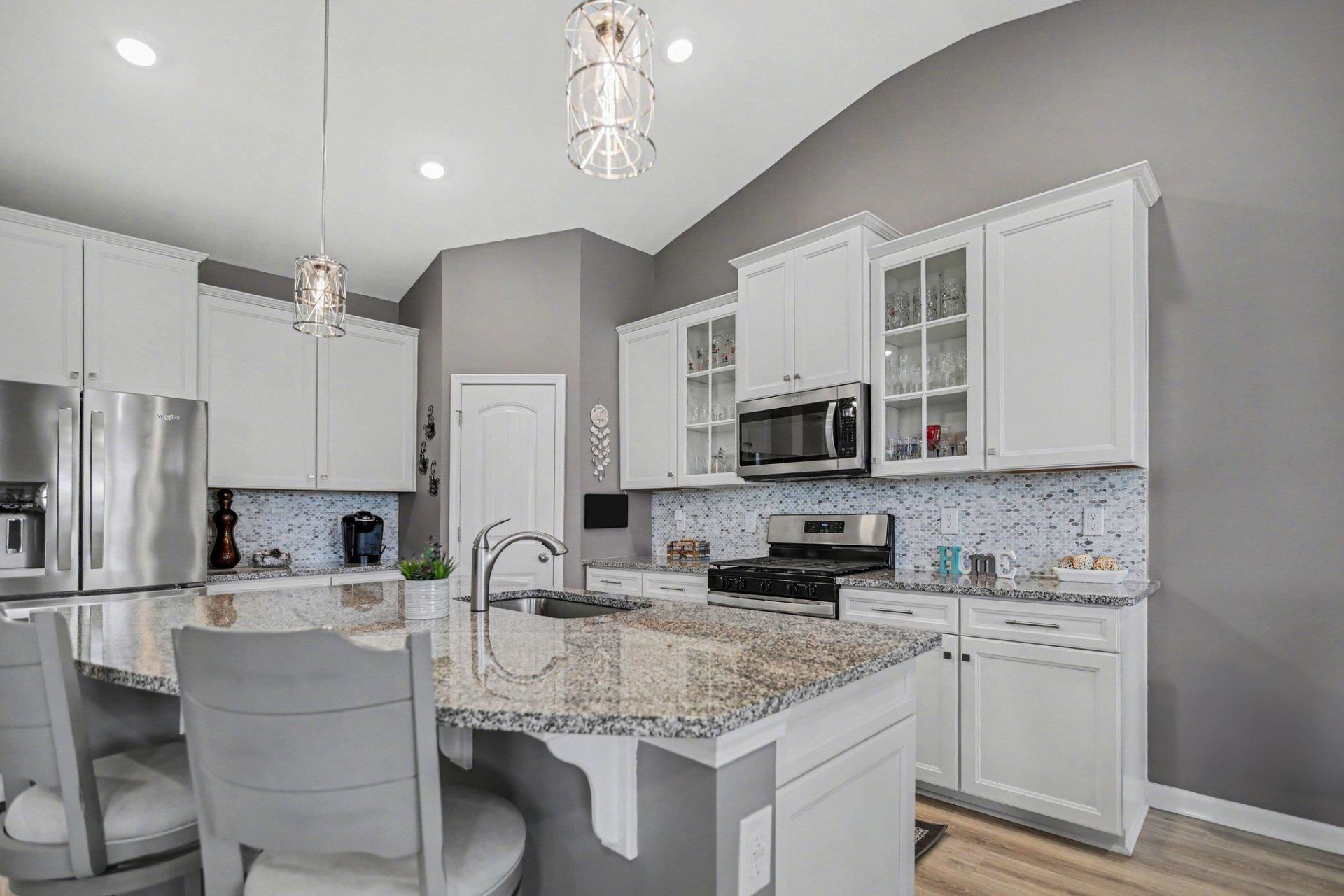 5020 Vinesia Dr. Photo 6