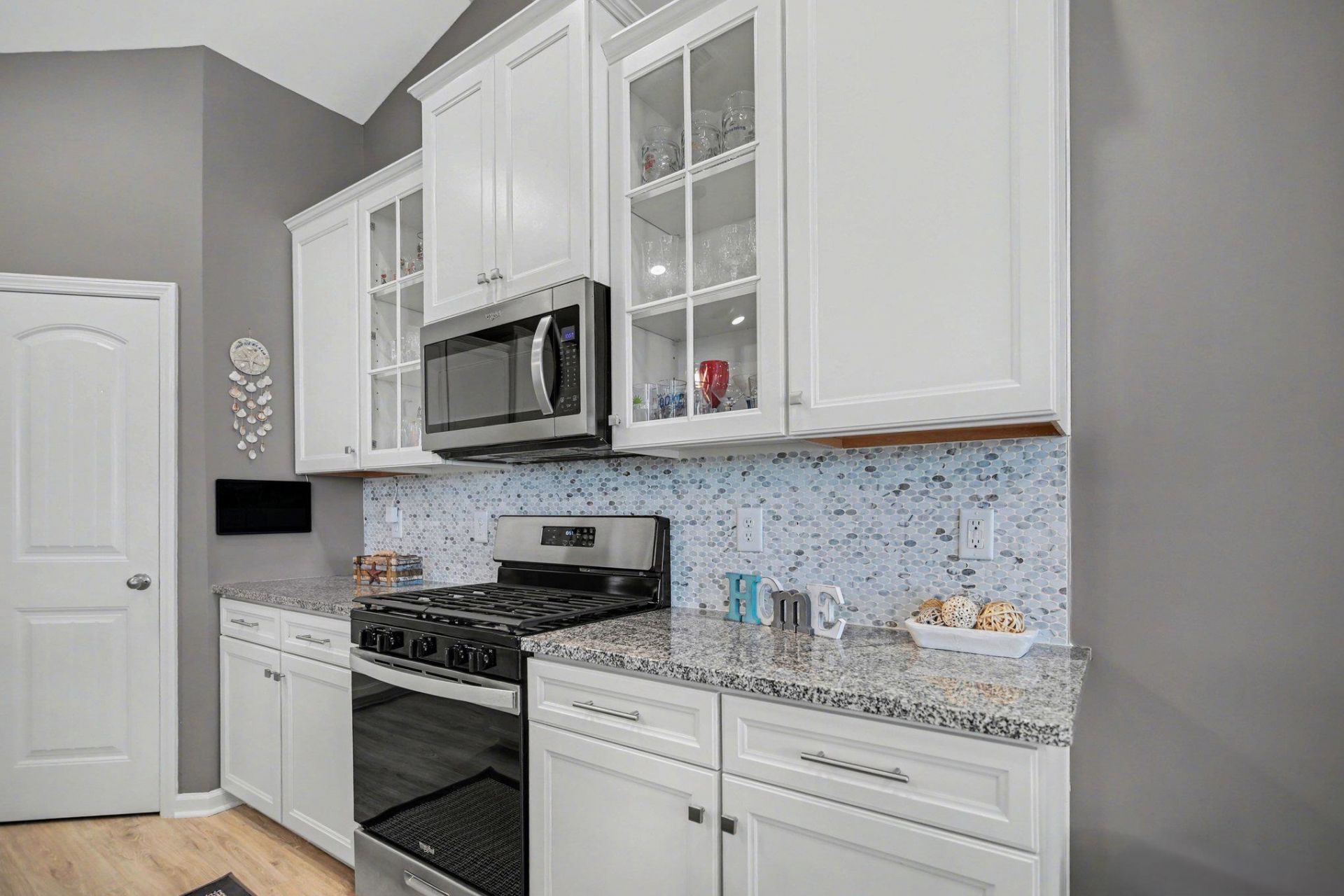 5020 Vinesia Dr. Photo 7