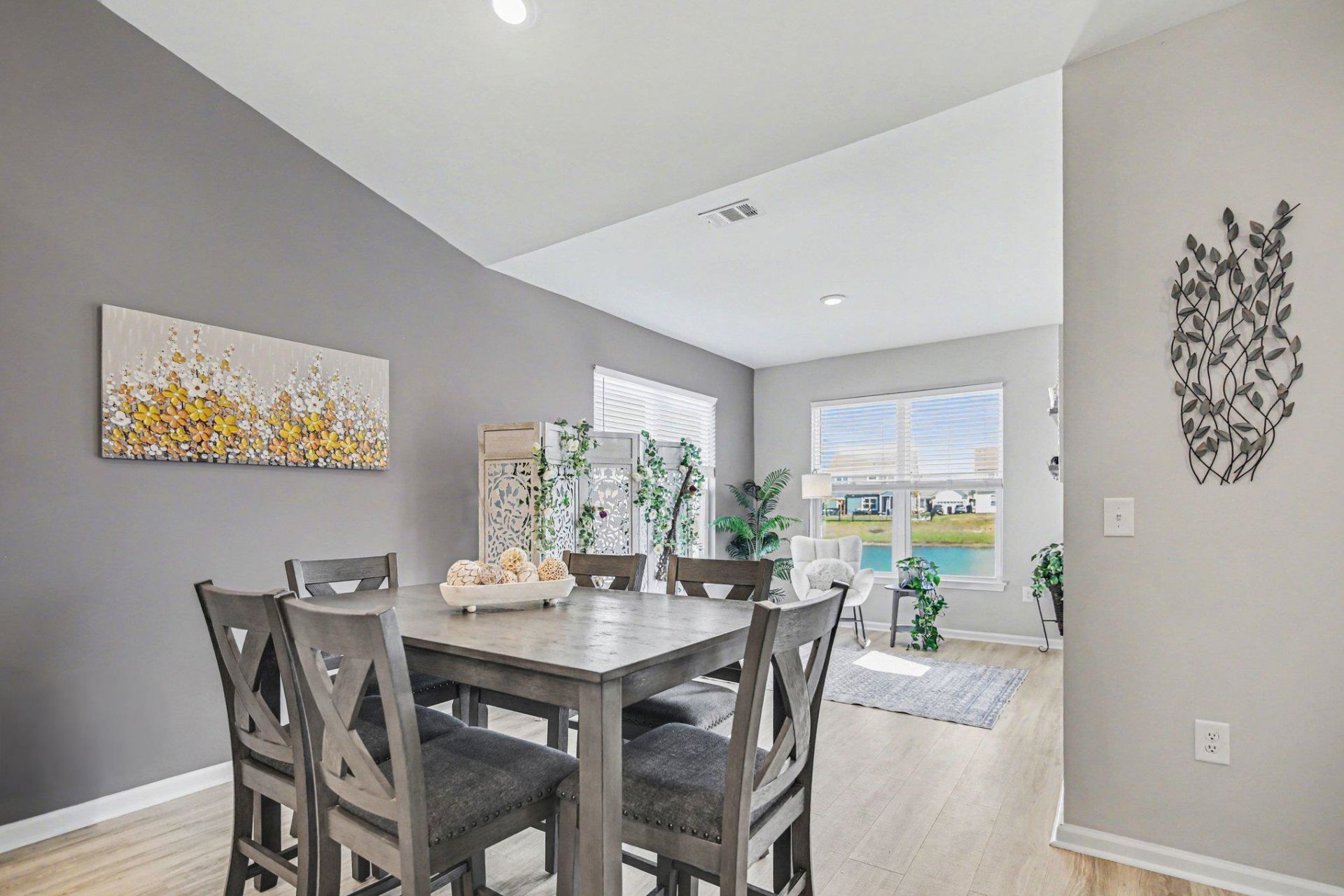 5020 Vinesia Dr. Photo 8