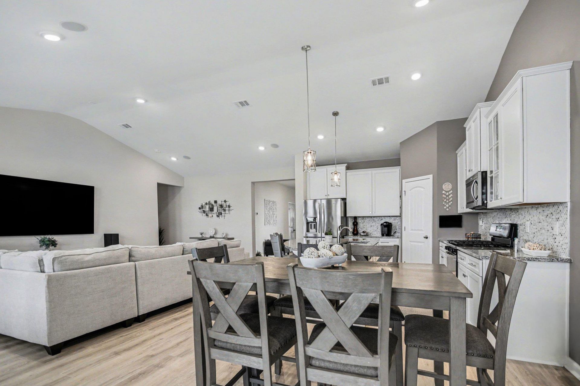 5020 Vinesia Dr. Photo 9