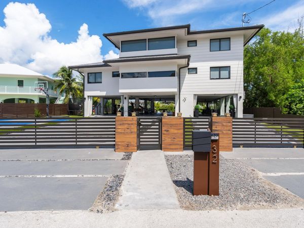 32 N Bounty Lane, KEY LARGO, FL 33037