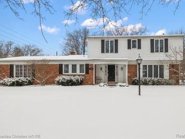 2482 Brenthaven Drive , Bloomfield Hills, MI 48304