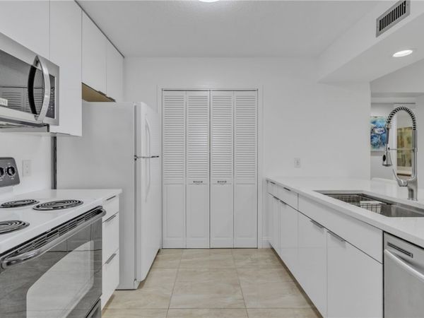 38 Plantation Drive, Unit 201, Vero Beach, FL 32966