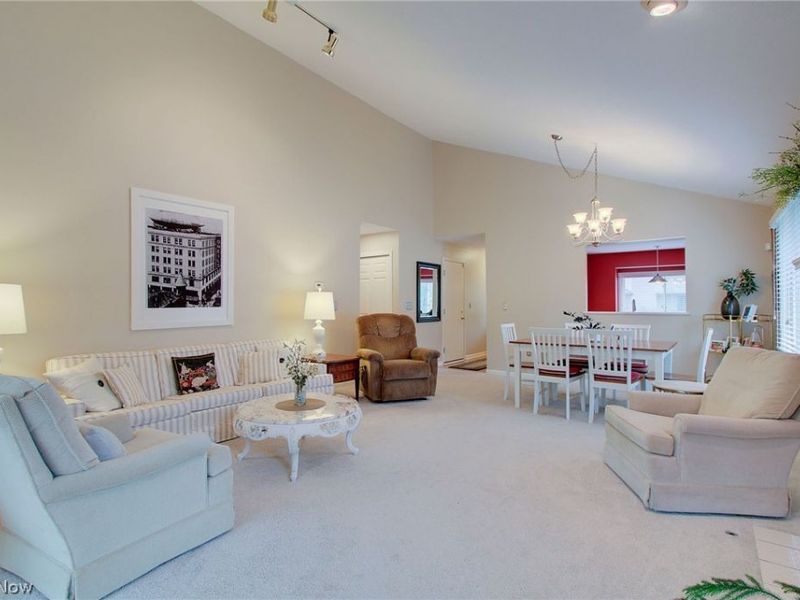 1027 Heath Way, Stow, OH 44224 Photo 4