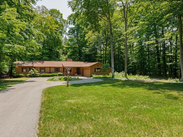 3862 Trillium Drive N, Leland, MI 49654