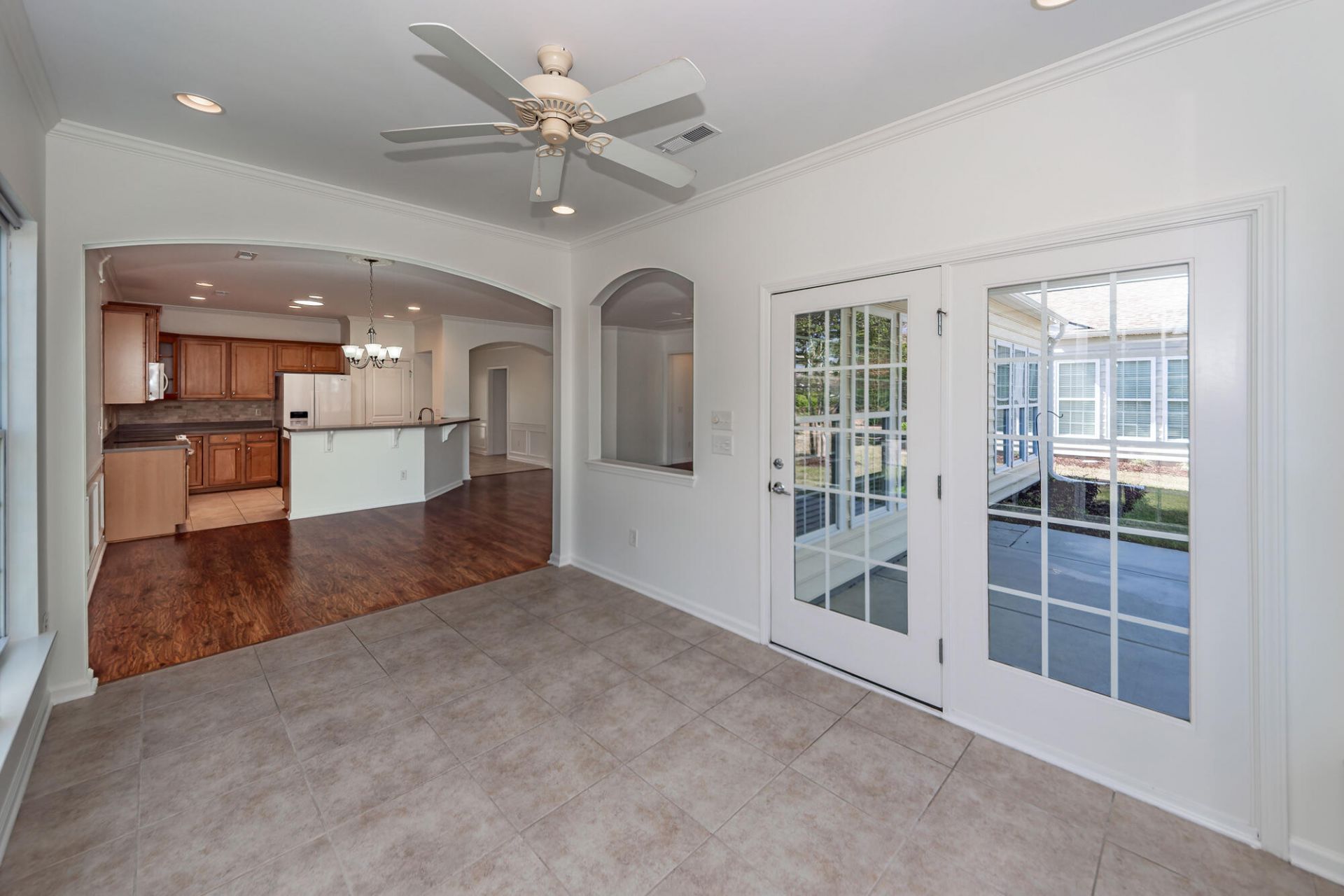 318 Oyster Bay Drive Photo 16