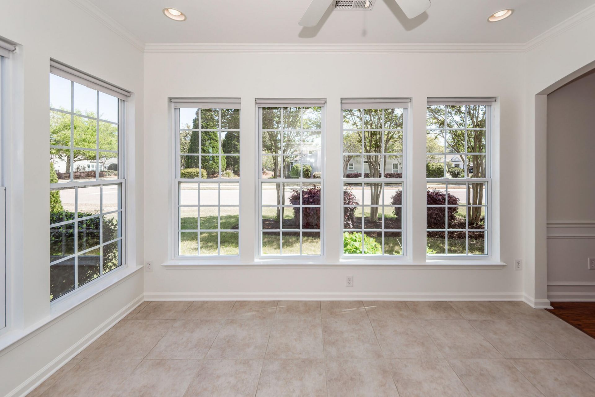 318 Oyster Bay Drive Photo 17