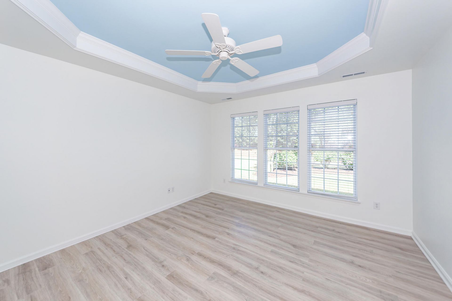 318 Oyster Bay Drive Photo 28