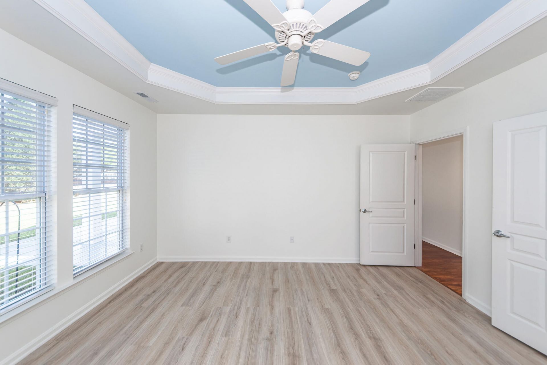 318 Oyster Bay Drive Photo 29