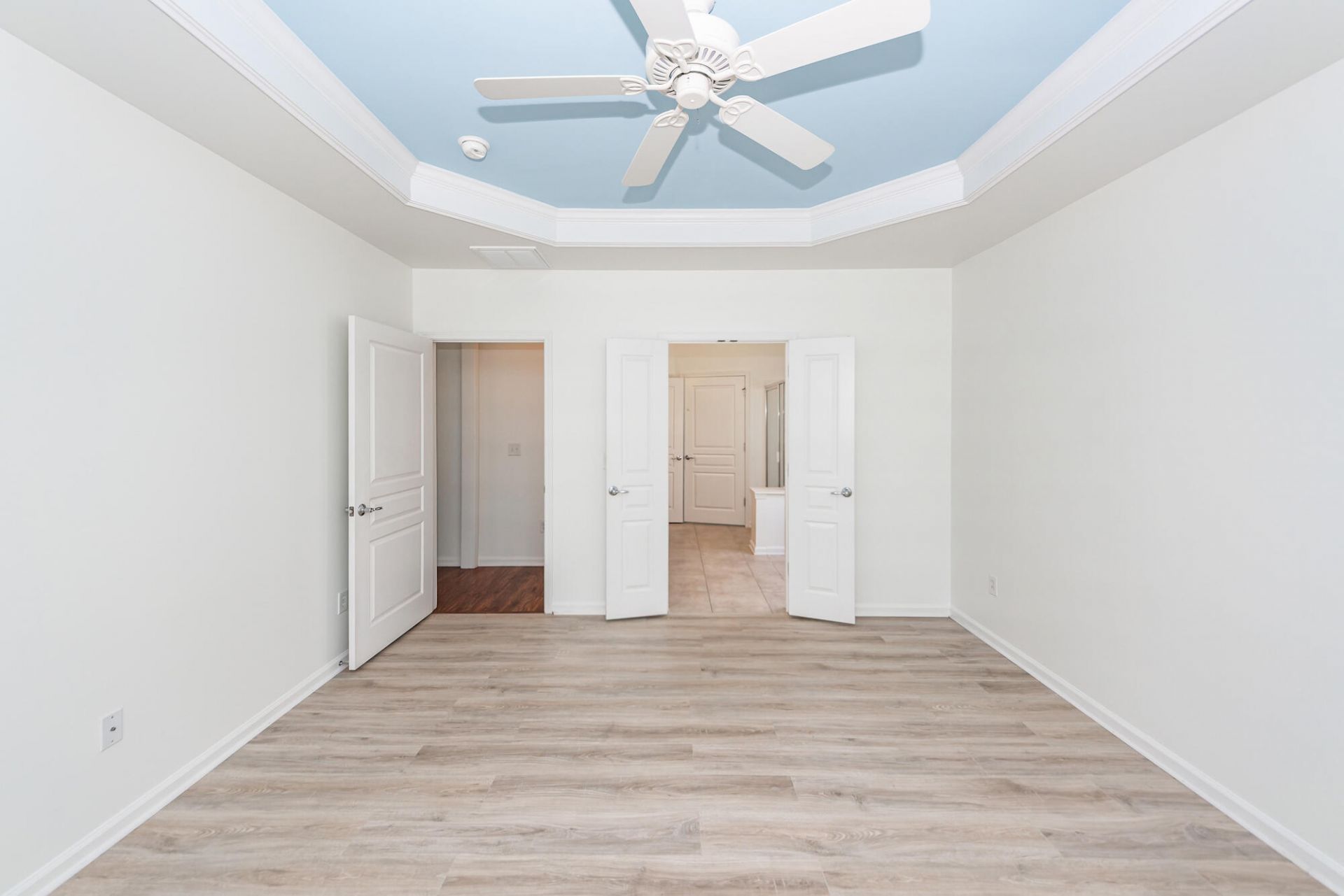 318 Oyster Bay Drive Photo 30