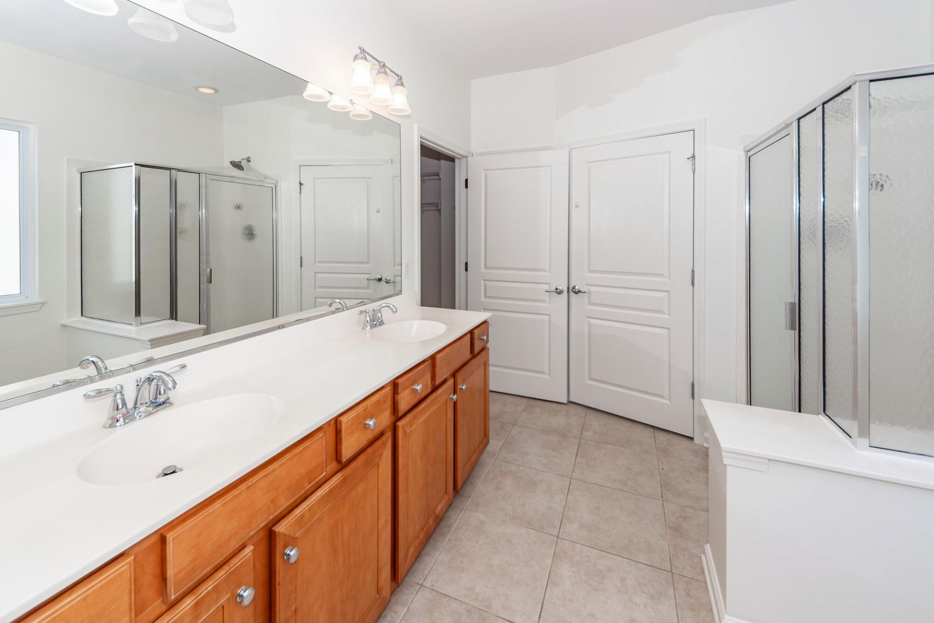 318 Oyster Bay Drive Photo 31