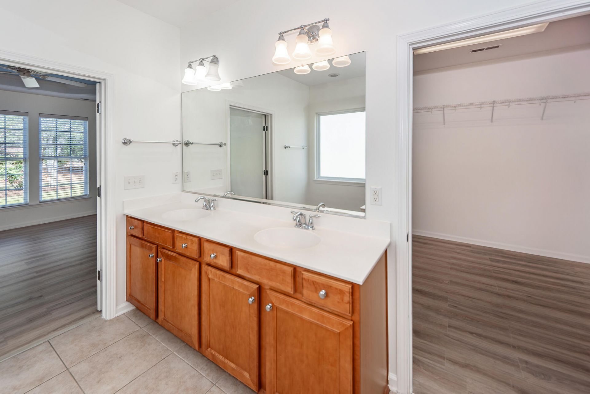 318 Oyster Bay Drive Photo 33