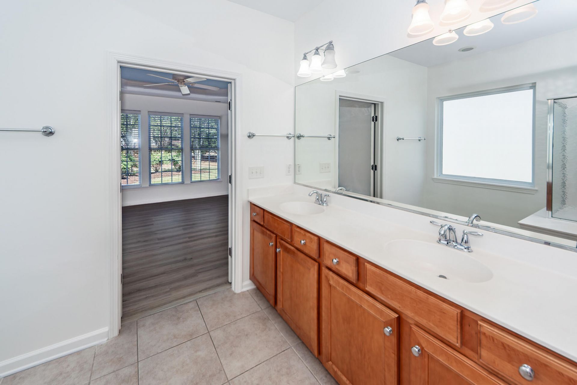 318 Oyster Bay Drive Photo 34