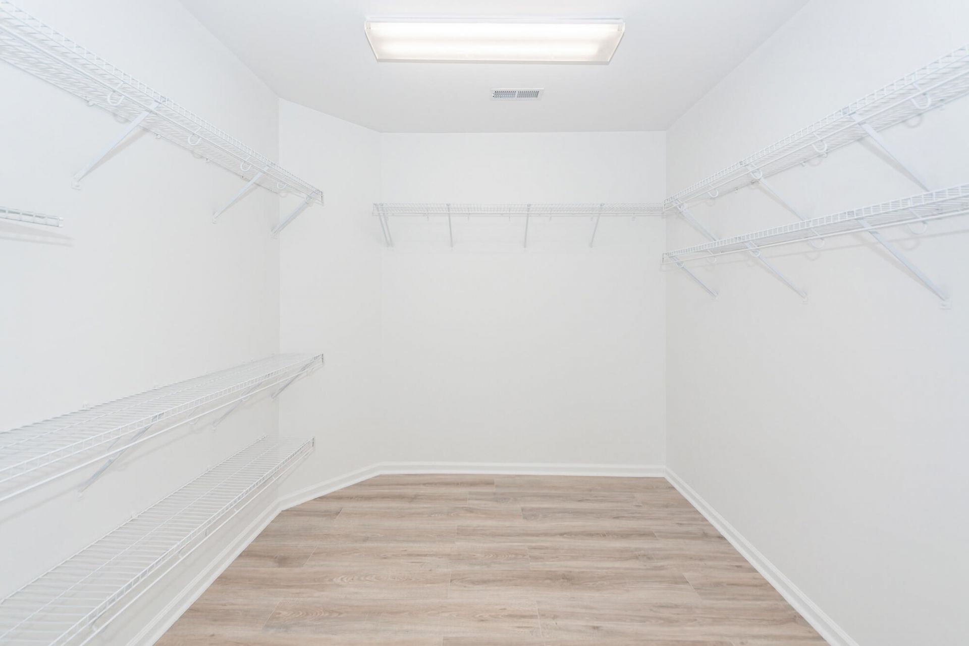 318 Oyster Bay Drive Photo 35