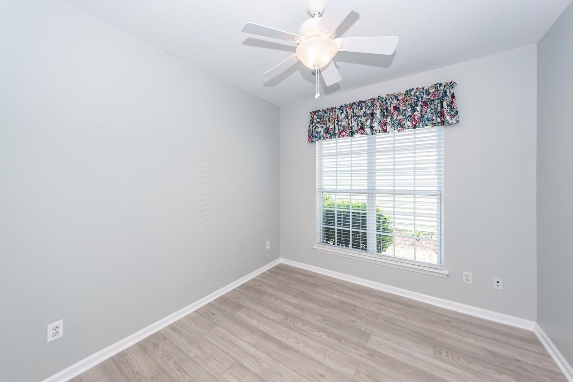 318 Oyster Bay Drive Photo 37