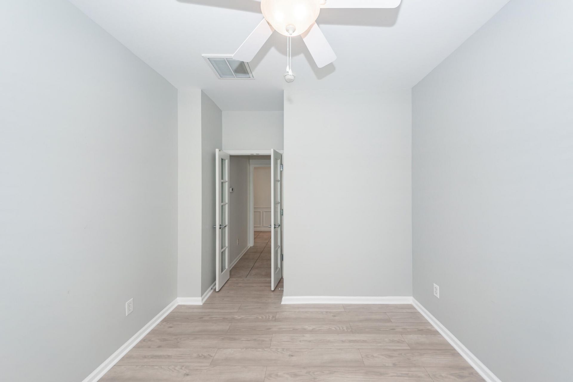 318 Oyster Bay Drive Photo 39