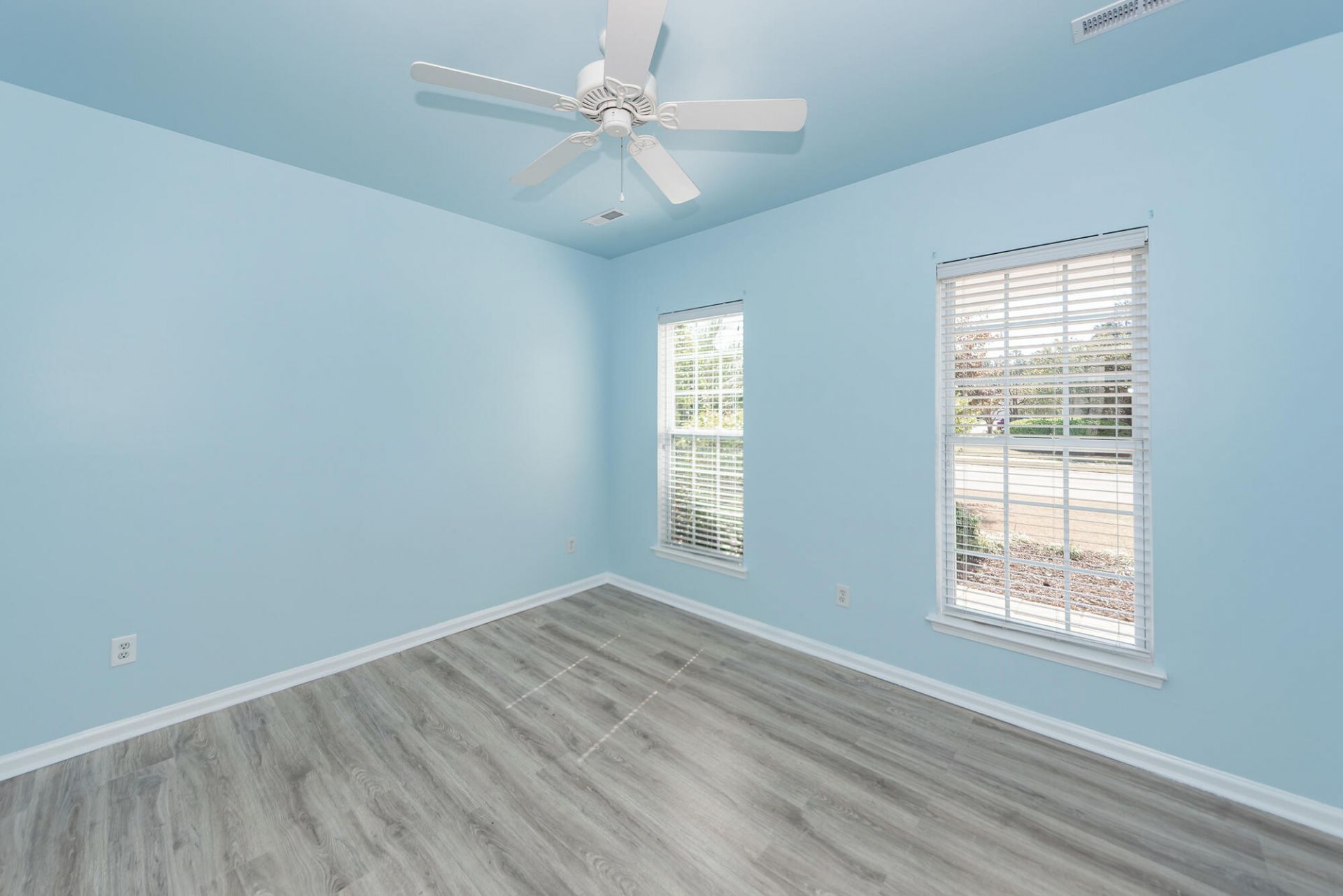 318 Oyster Bay Drive Photo 41