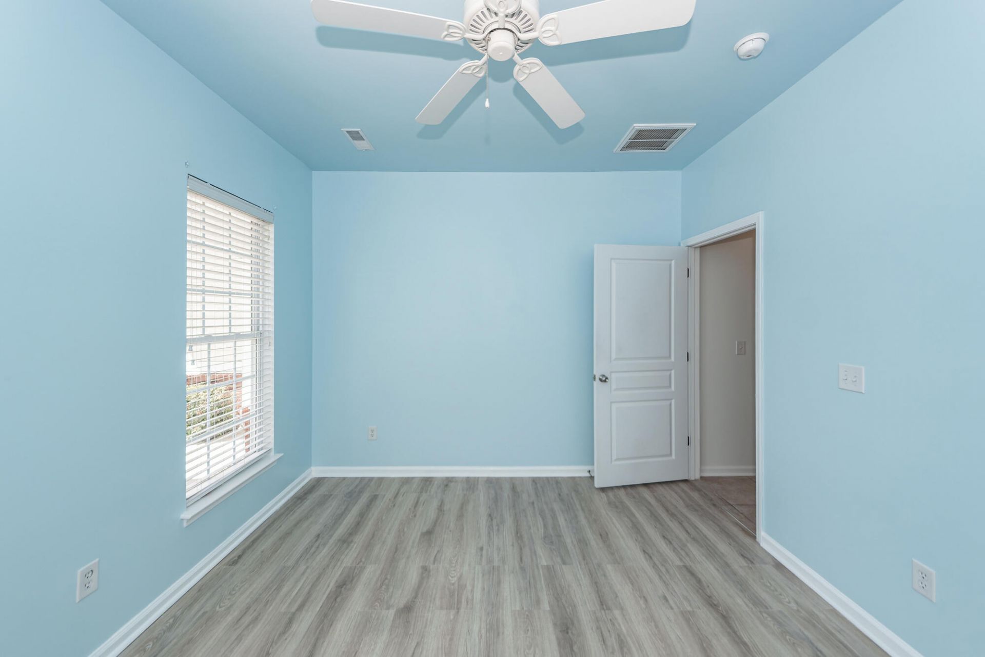 318 Oyster Bay Drive Photo 42