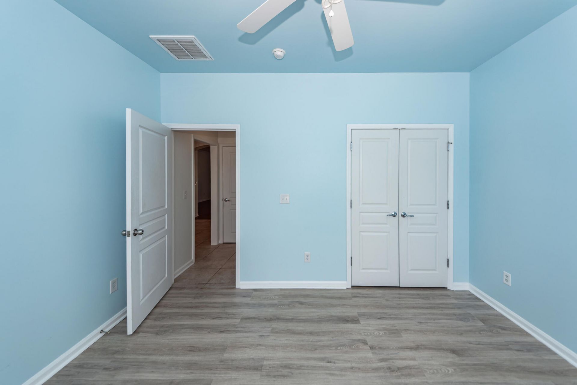 318 Oyster Bay Drive Photo 43