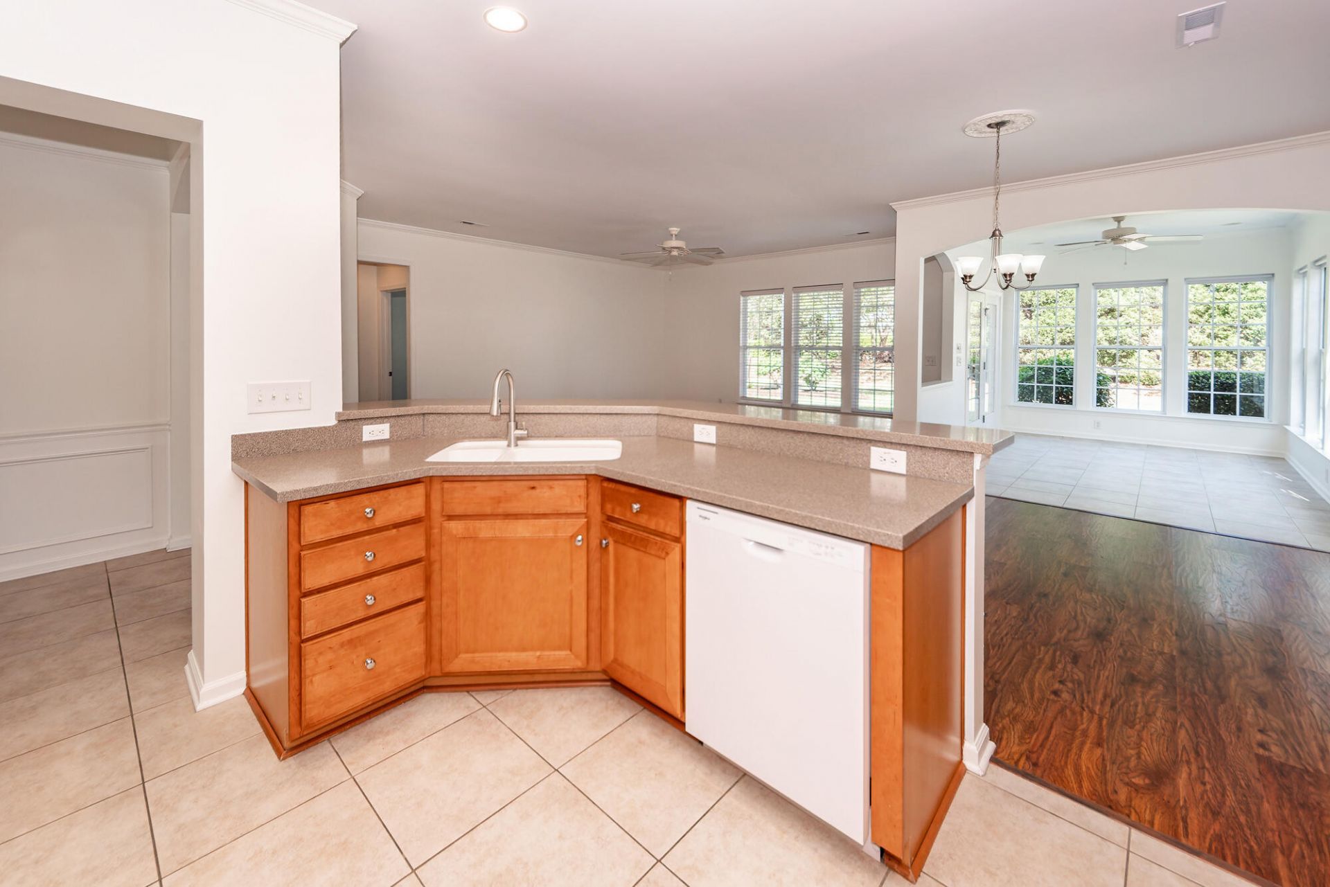 318 Oyster Bay Drive Photo 9