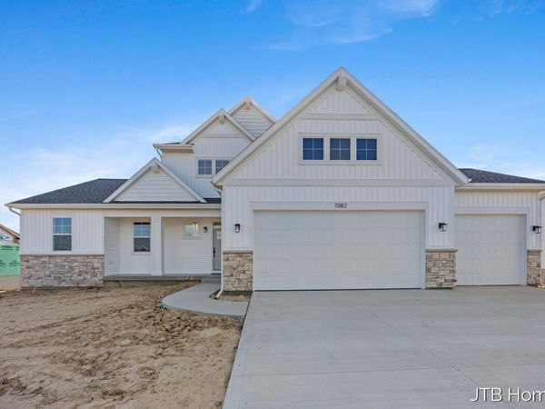 7082 Kettle Dale Avenue SE, Alto, MI 49302