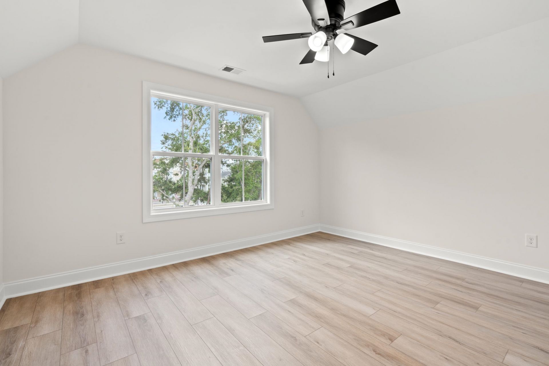 1716 26th Ave. N Photo 24