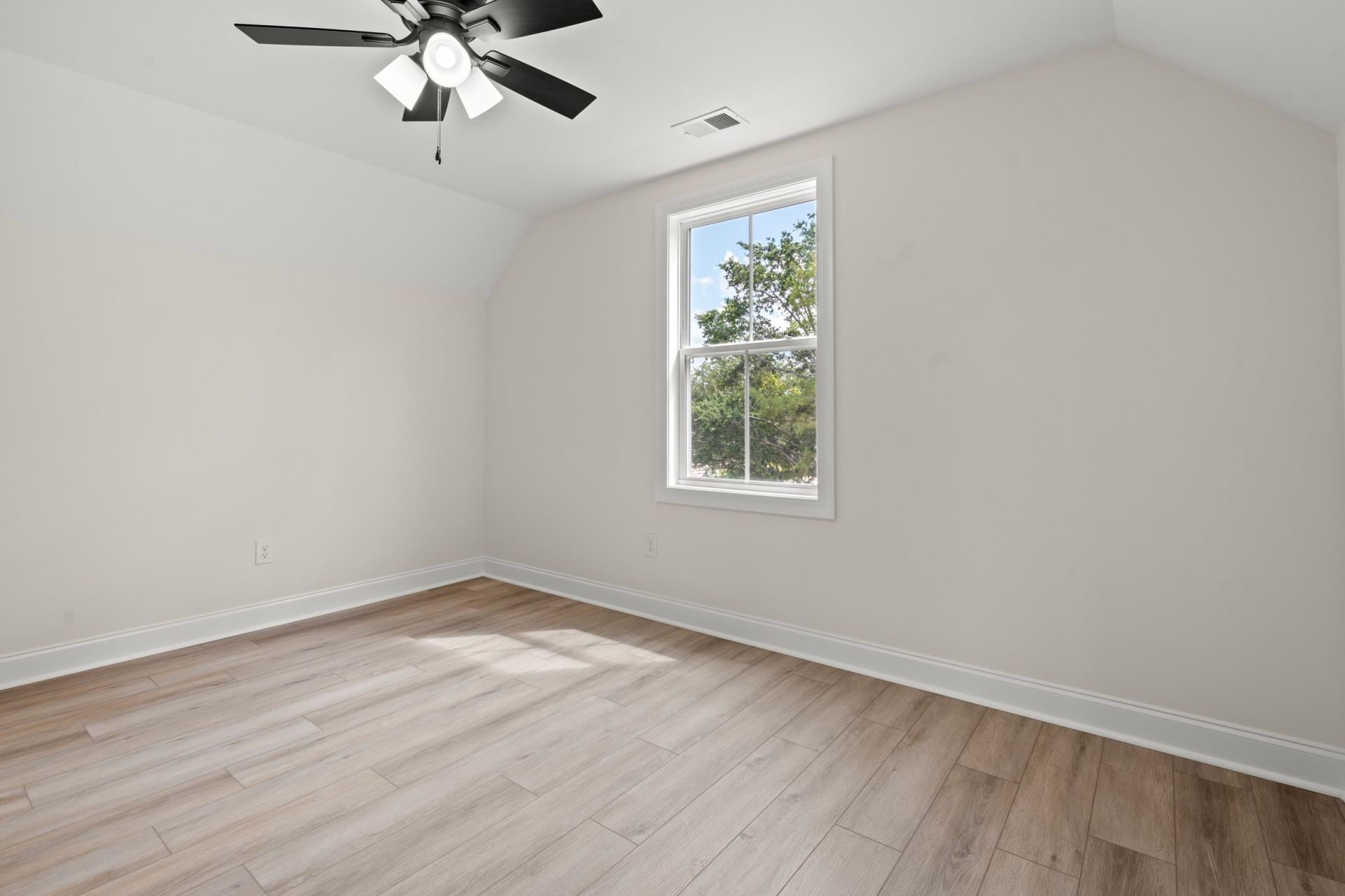 1716 26th Ave. N Photo 28