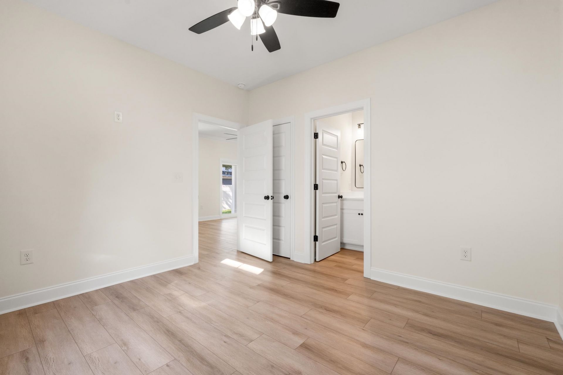 2428 Park St. Photo 15