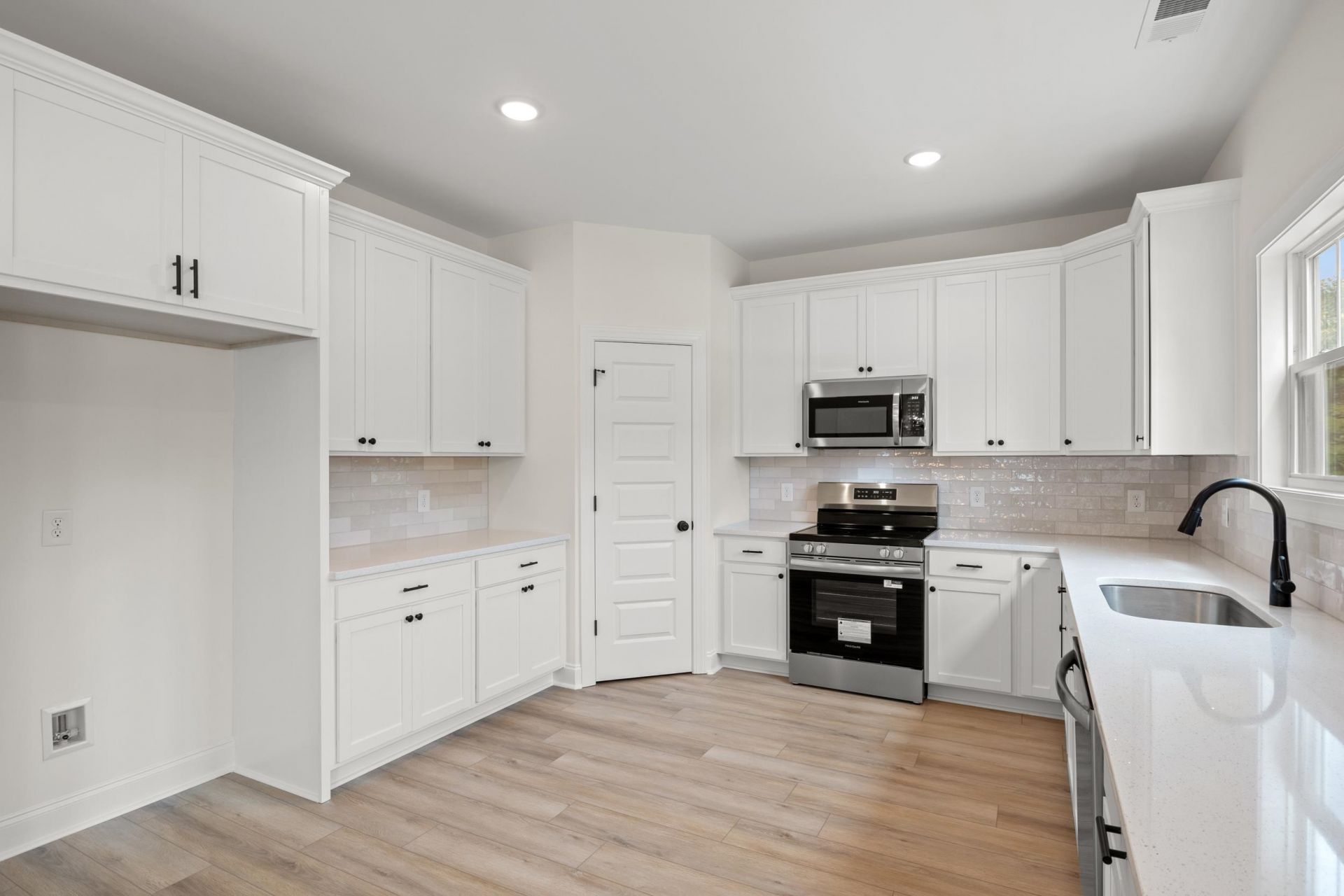 2428 Park St. Photo 7