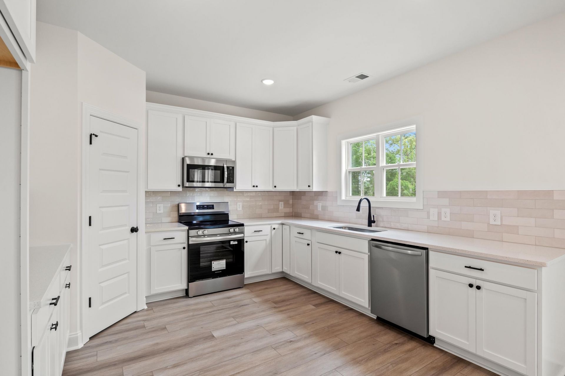 2428 Park St. Photo 8