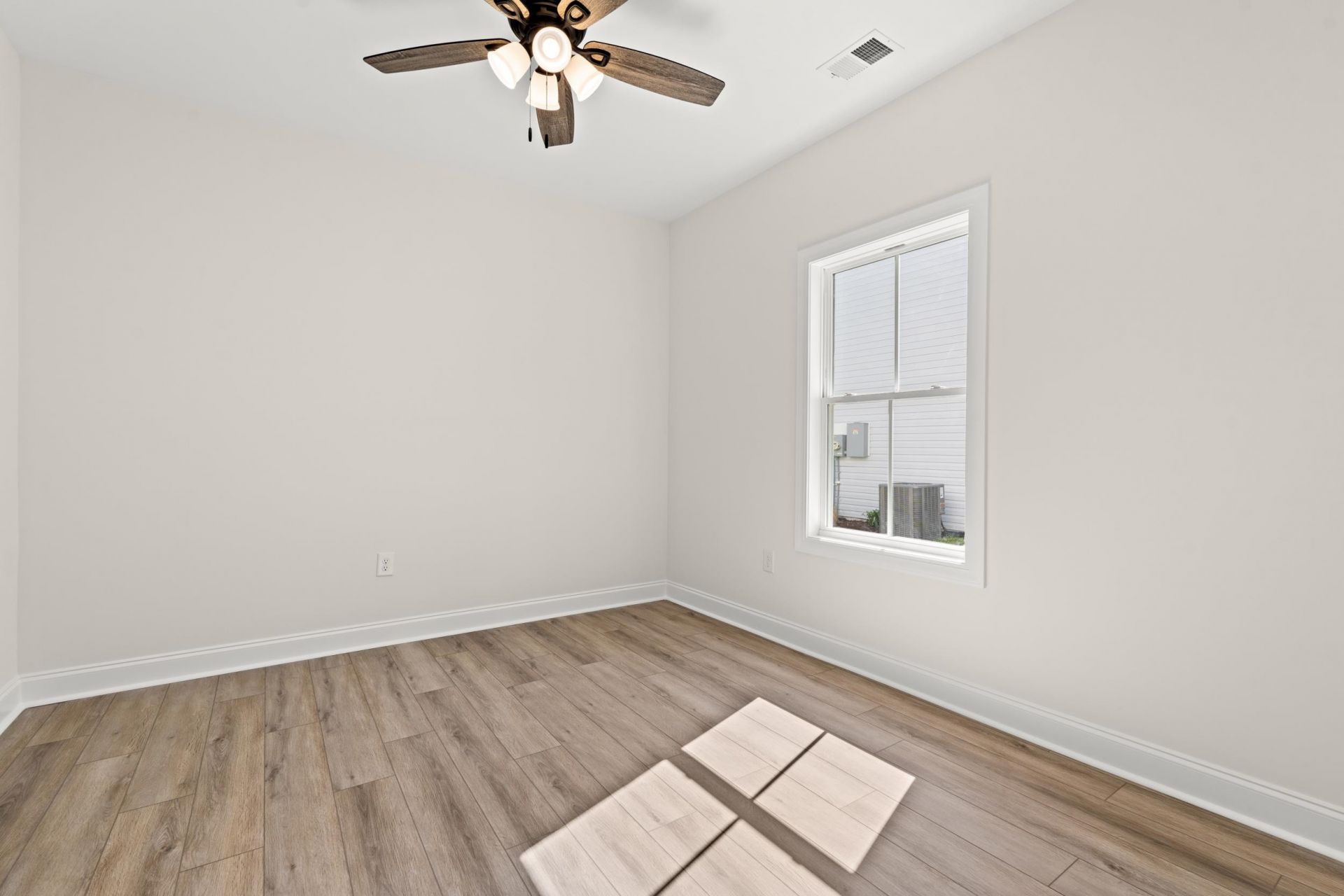 2426 Park St. Photo 16