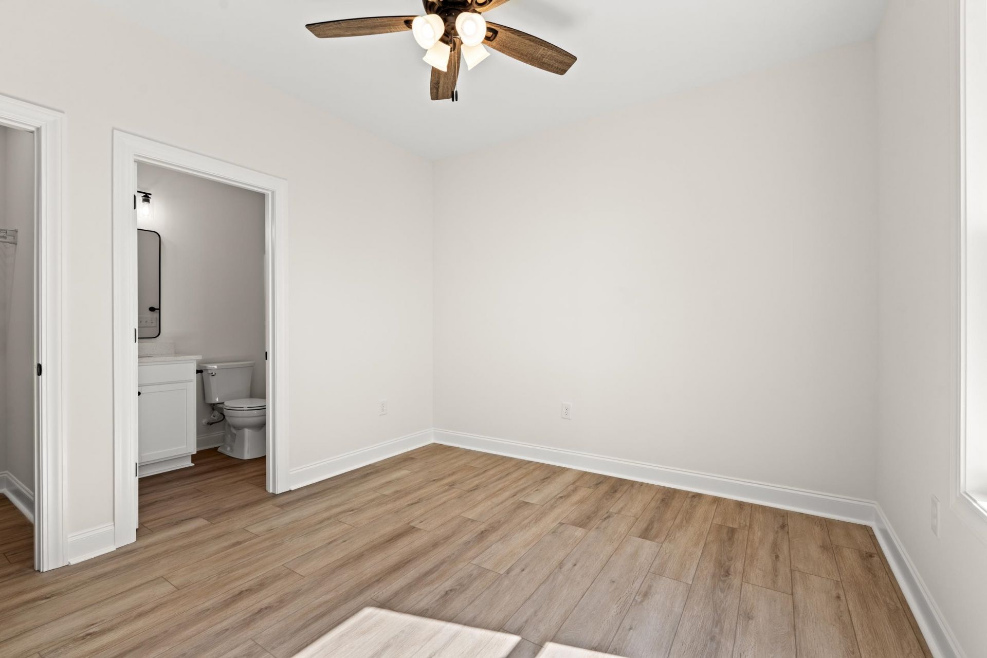 2426 Park St. Photo 17